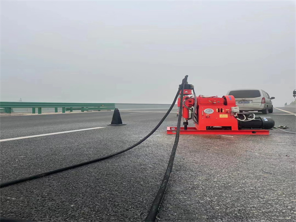 南涧马路路基路面开裂下沉注浆加固灌浆